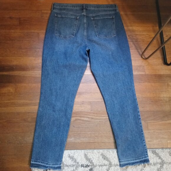 OLD NAVY mid rise boyfriend cut off jeans in Vina (14 tall) - Picture 5 of 14